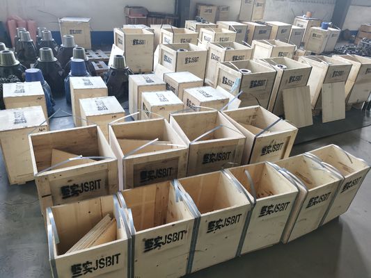 لقم أسطوانة الصخور المخروطية لطحن الأسنان 637 تشكيل صلب 444.4 مم Iadc 127